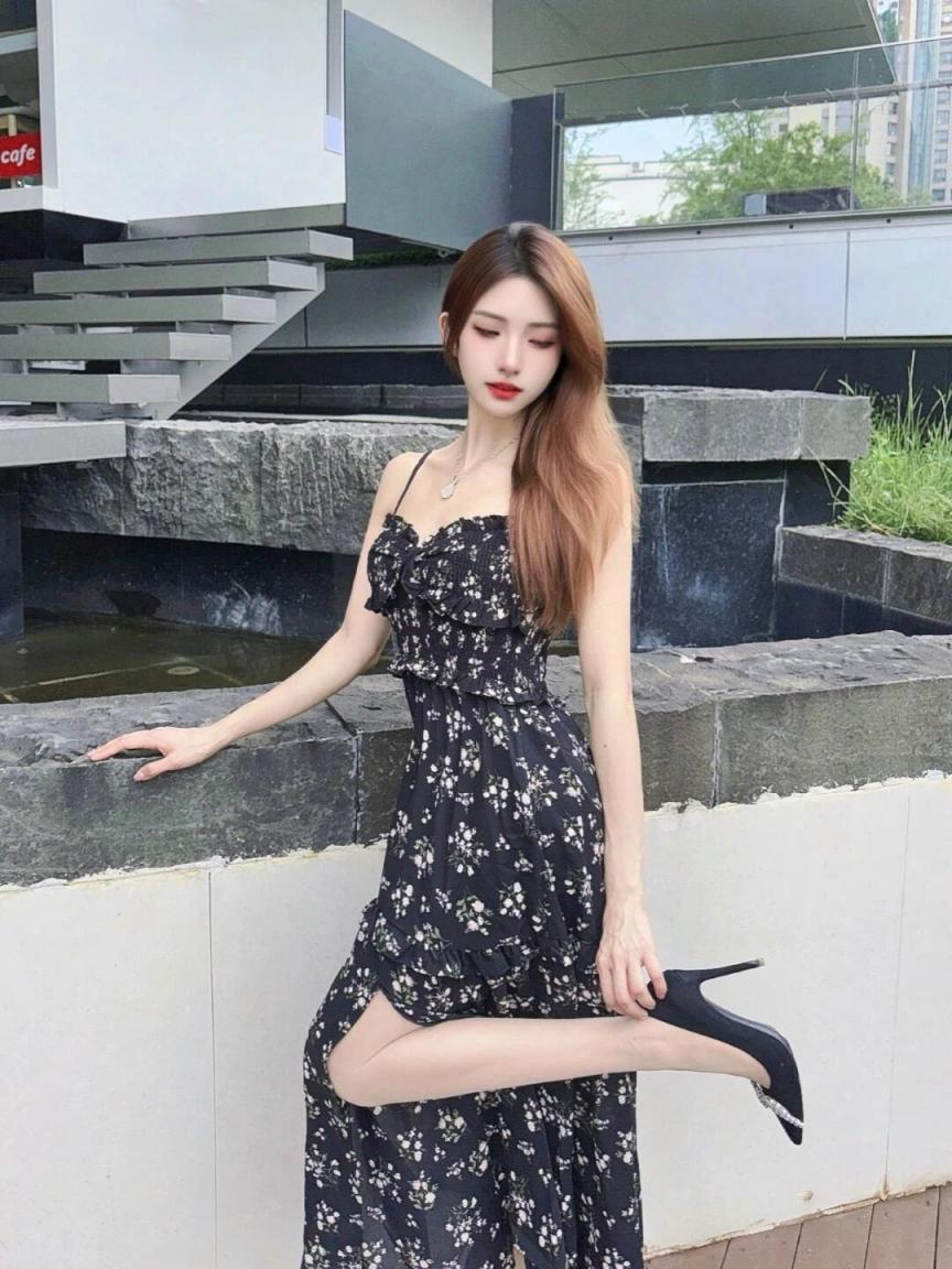 漂亮的大长腿小姐姐