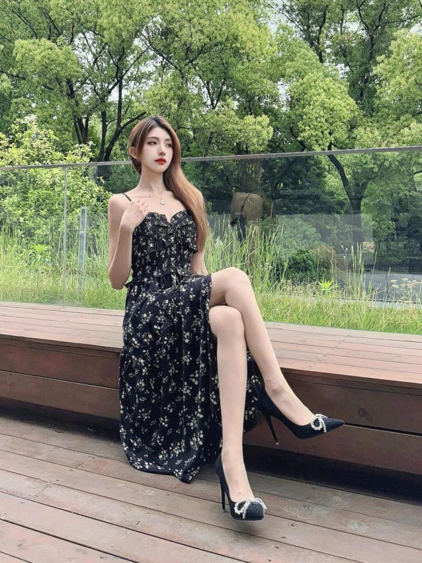 漂亮的大长腿小姐姐