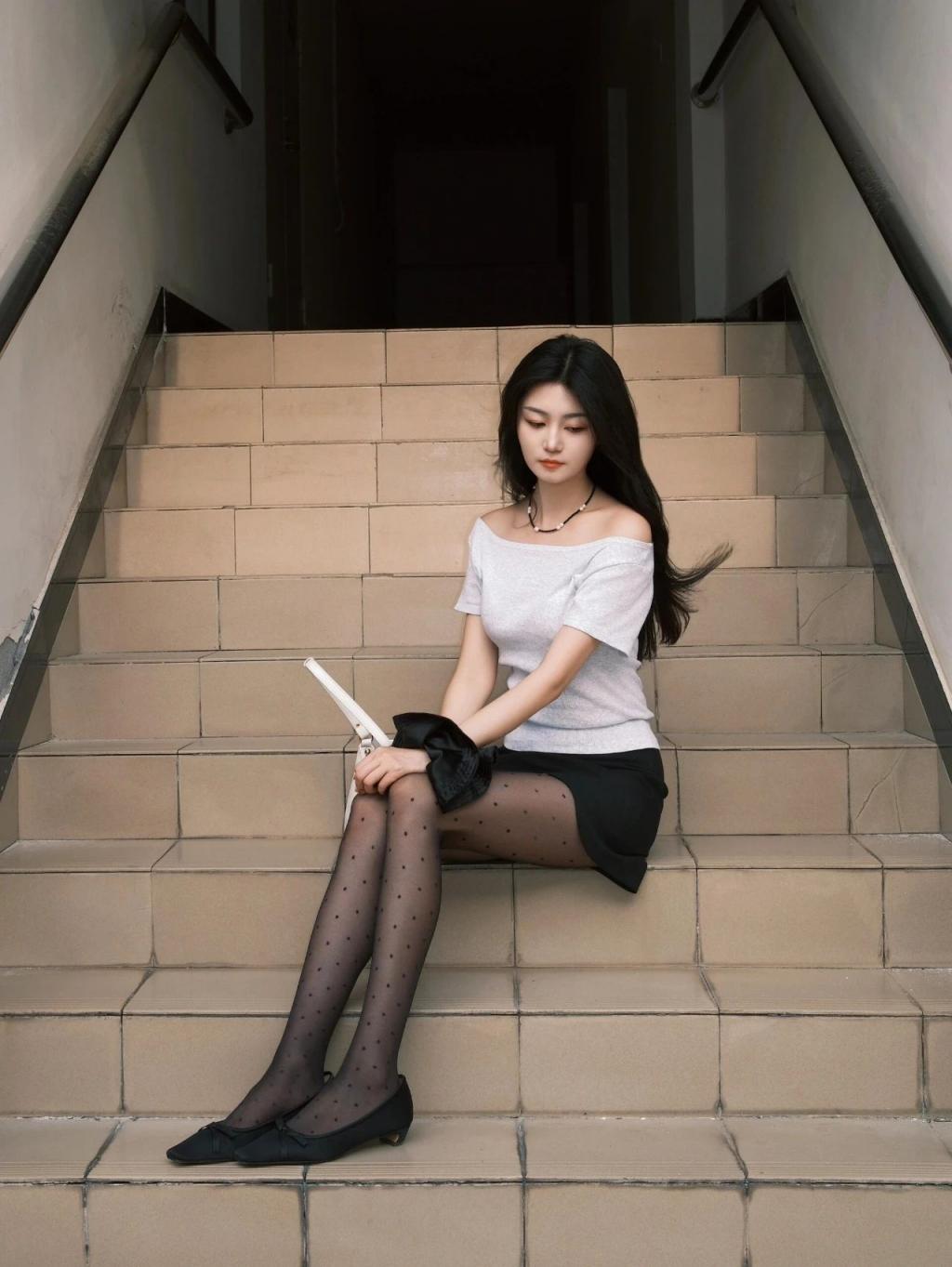 漂亮的大长腿小姐姐