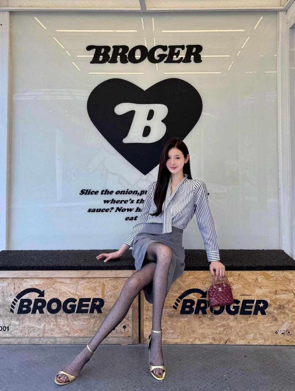 漂亮的大长腿小姐姐