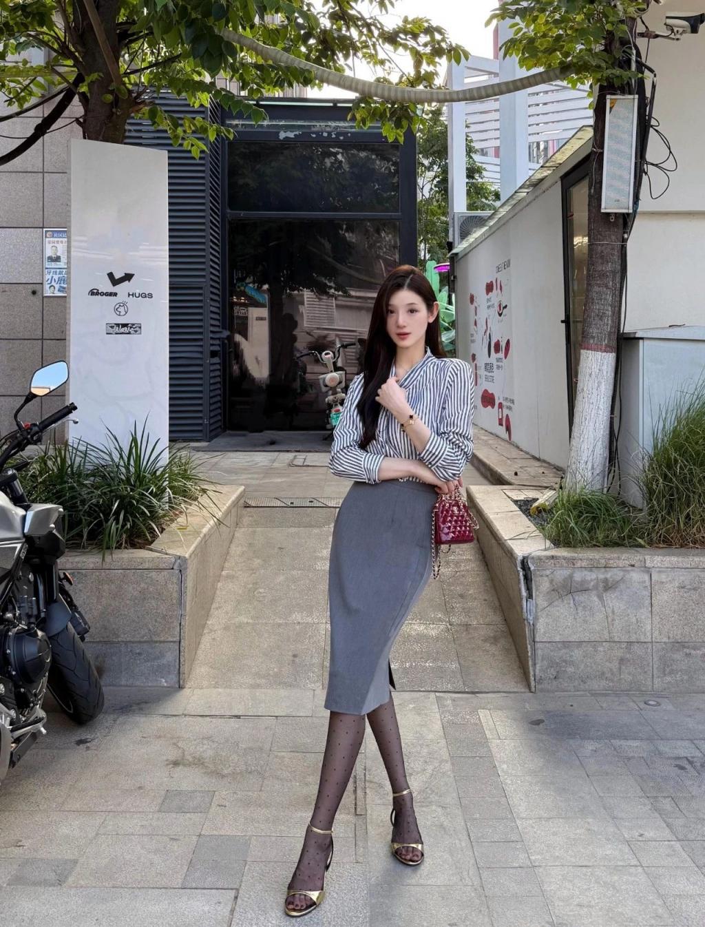 漂亮的大长腿小姐姐