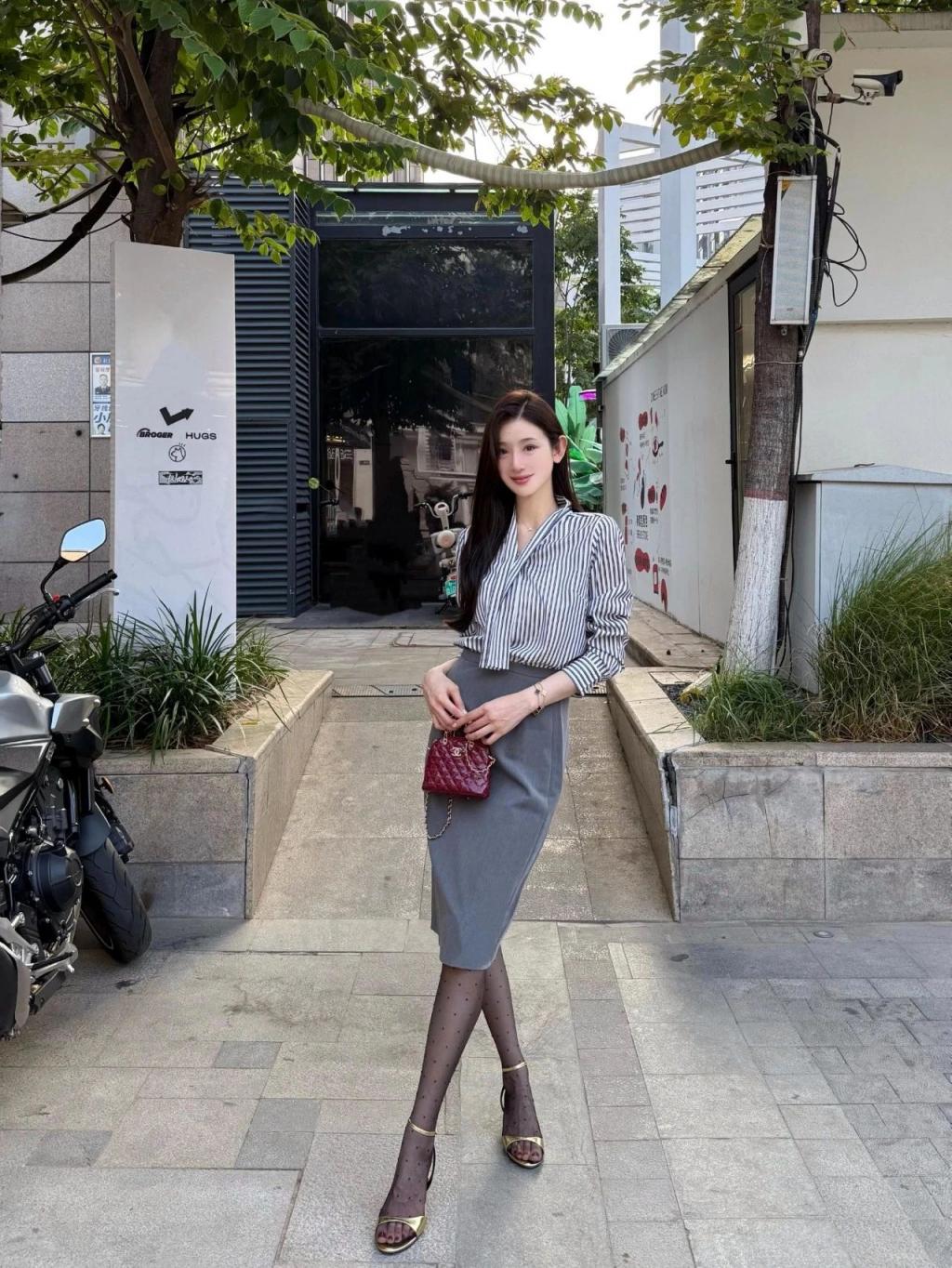 漂亮的大长腿小姐姐