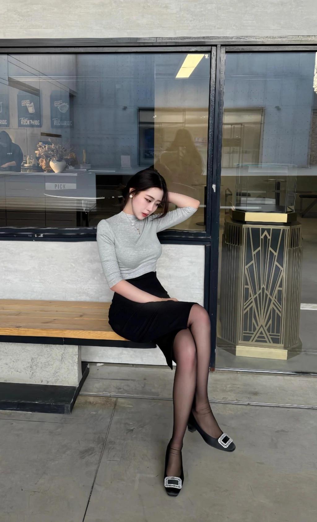 漂亮的大长腿小姐姐