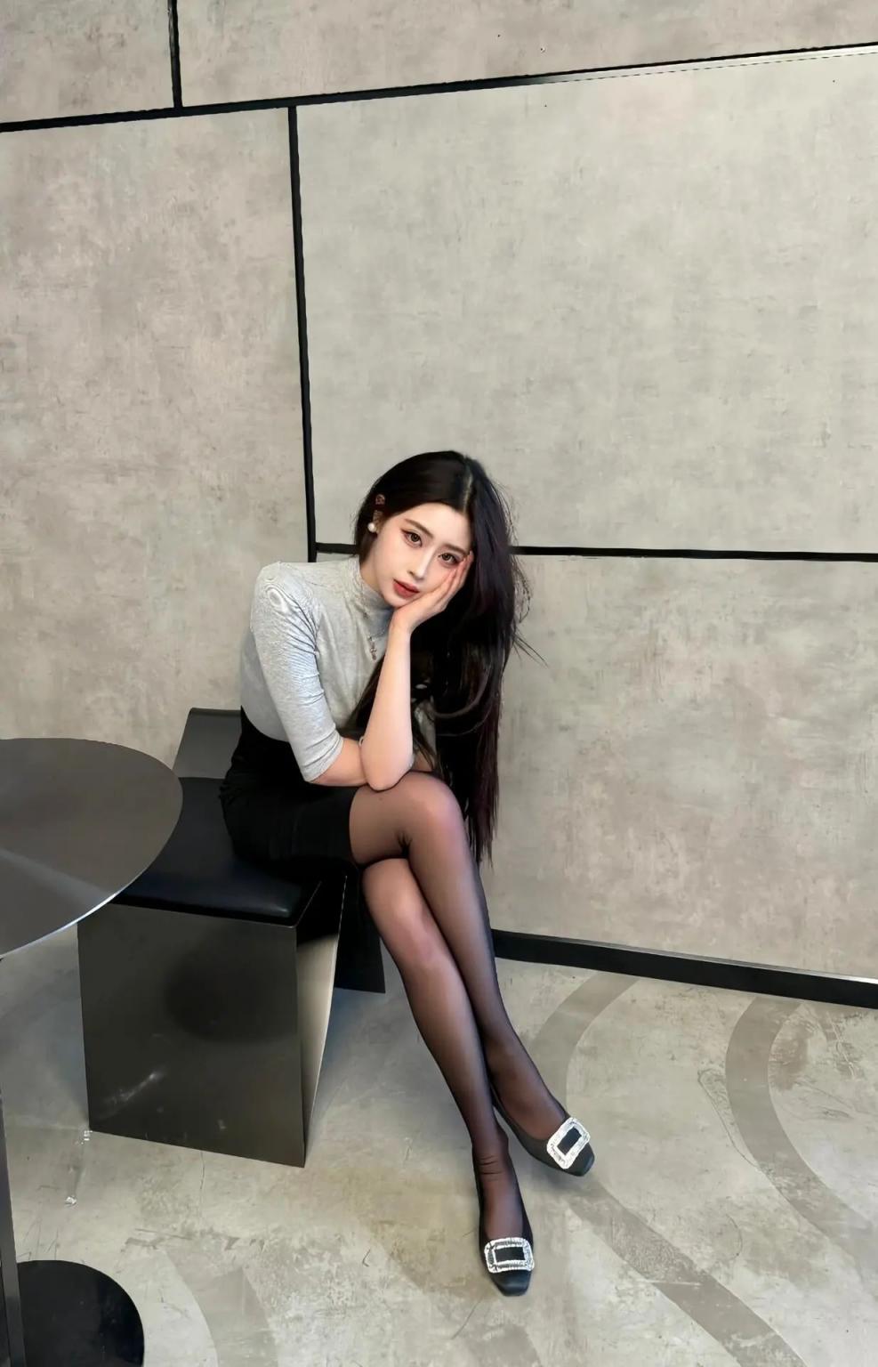 漂亮的大长腿小姐姐