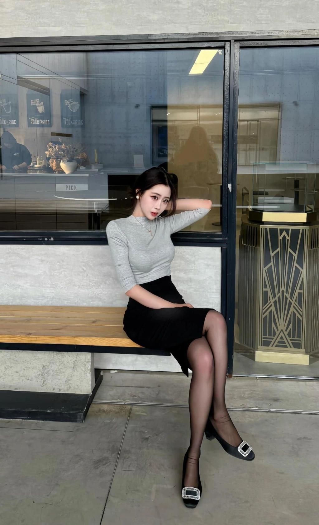 漂亮的大长腿小姐姐