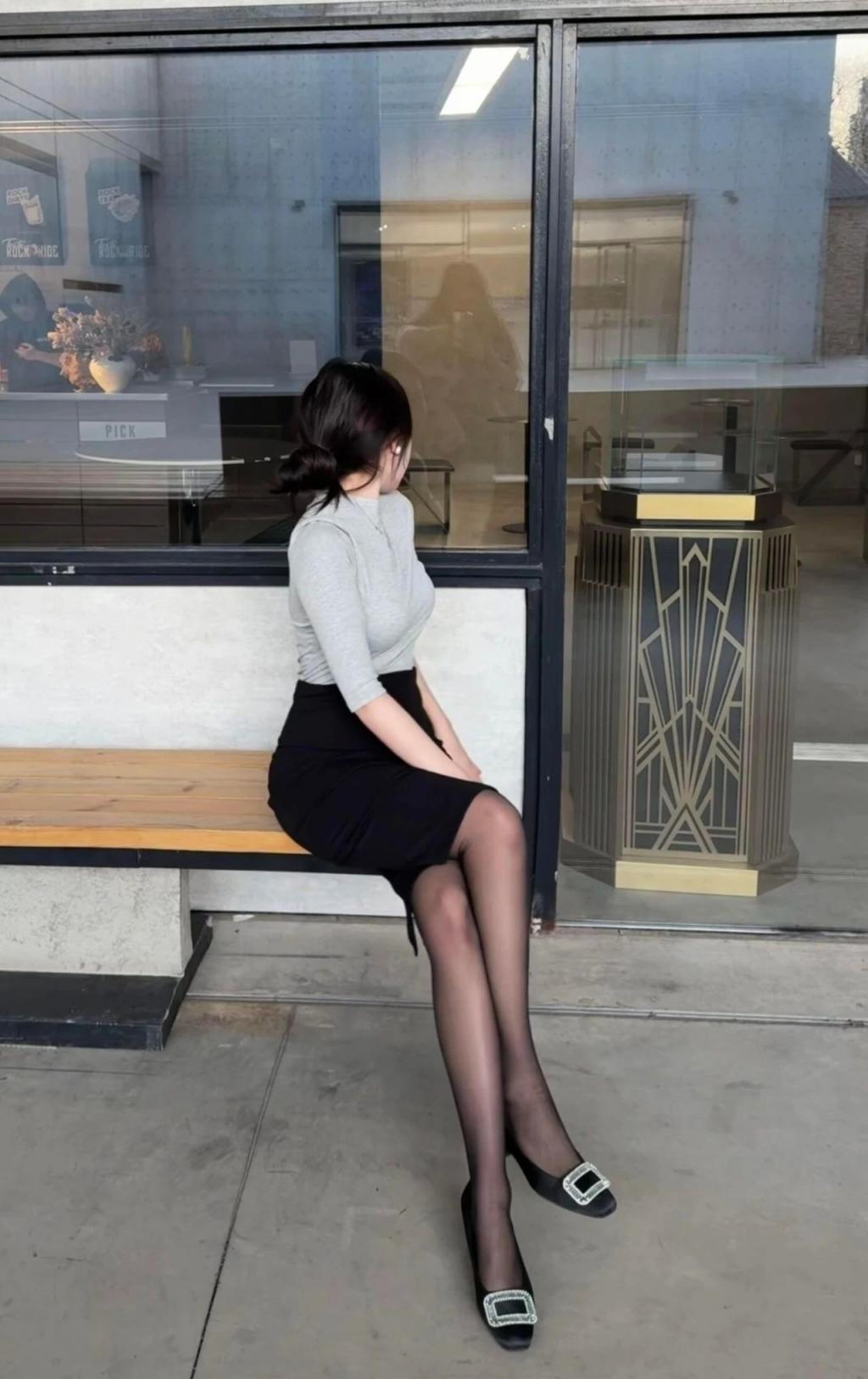 漂亮的大长腿小姐姐