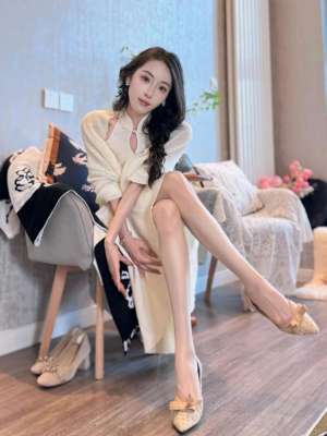 漂亮的大长腿小姐姐