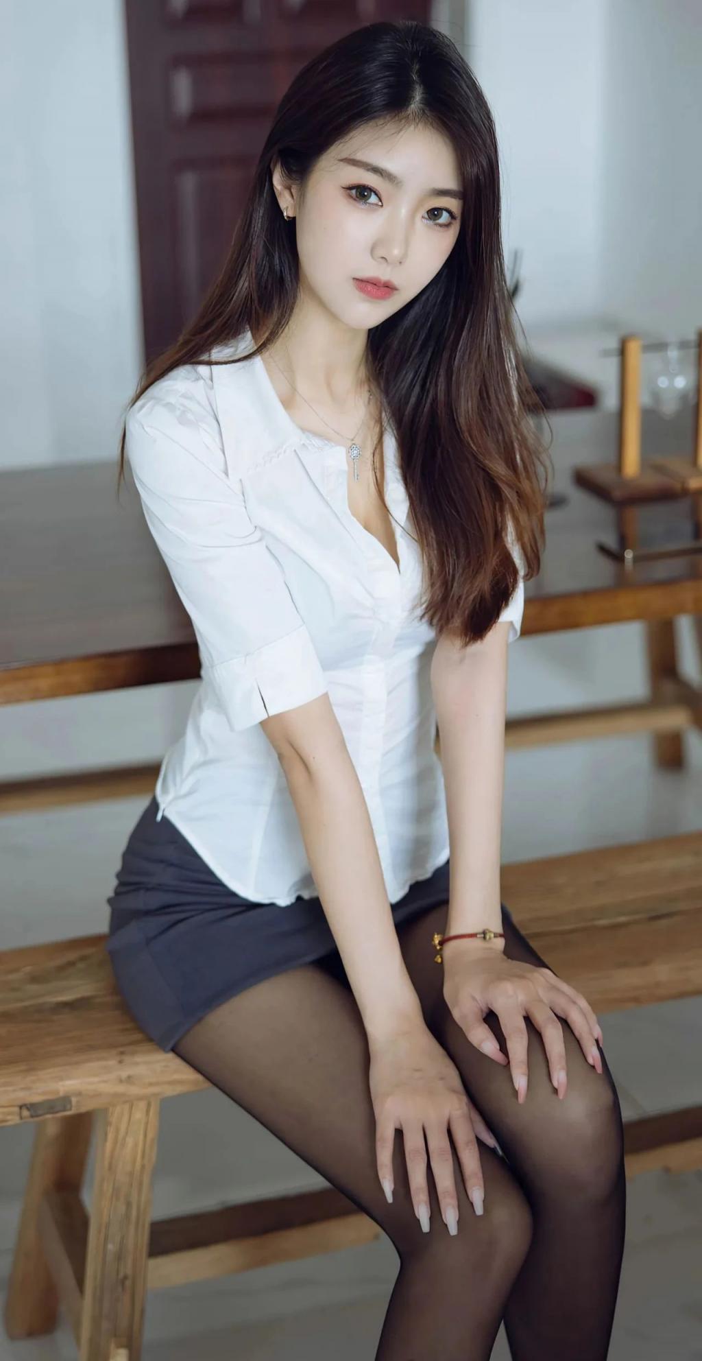 漂亮的小姐姐[56P]