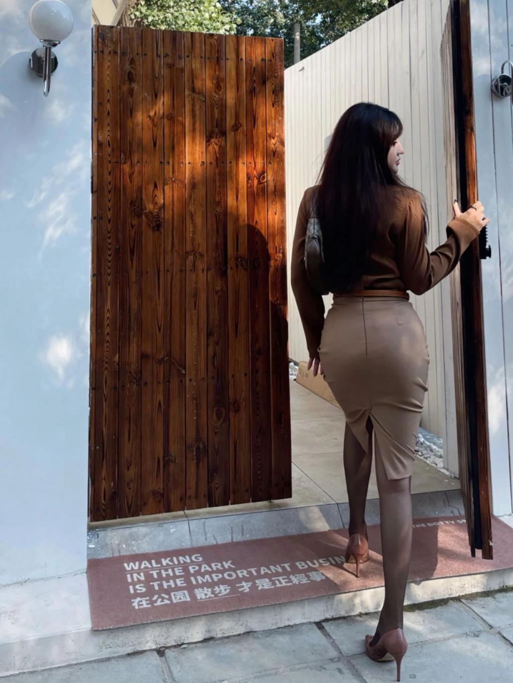 漂亮的小姐姐[56P]