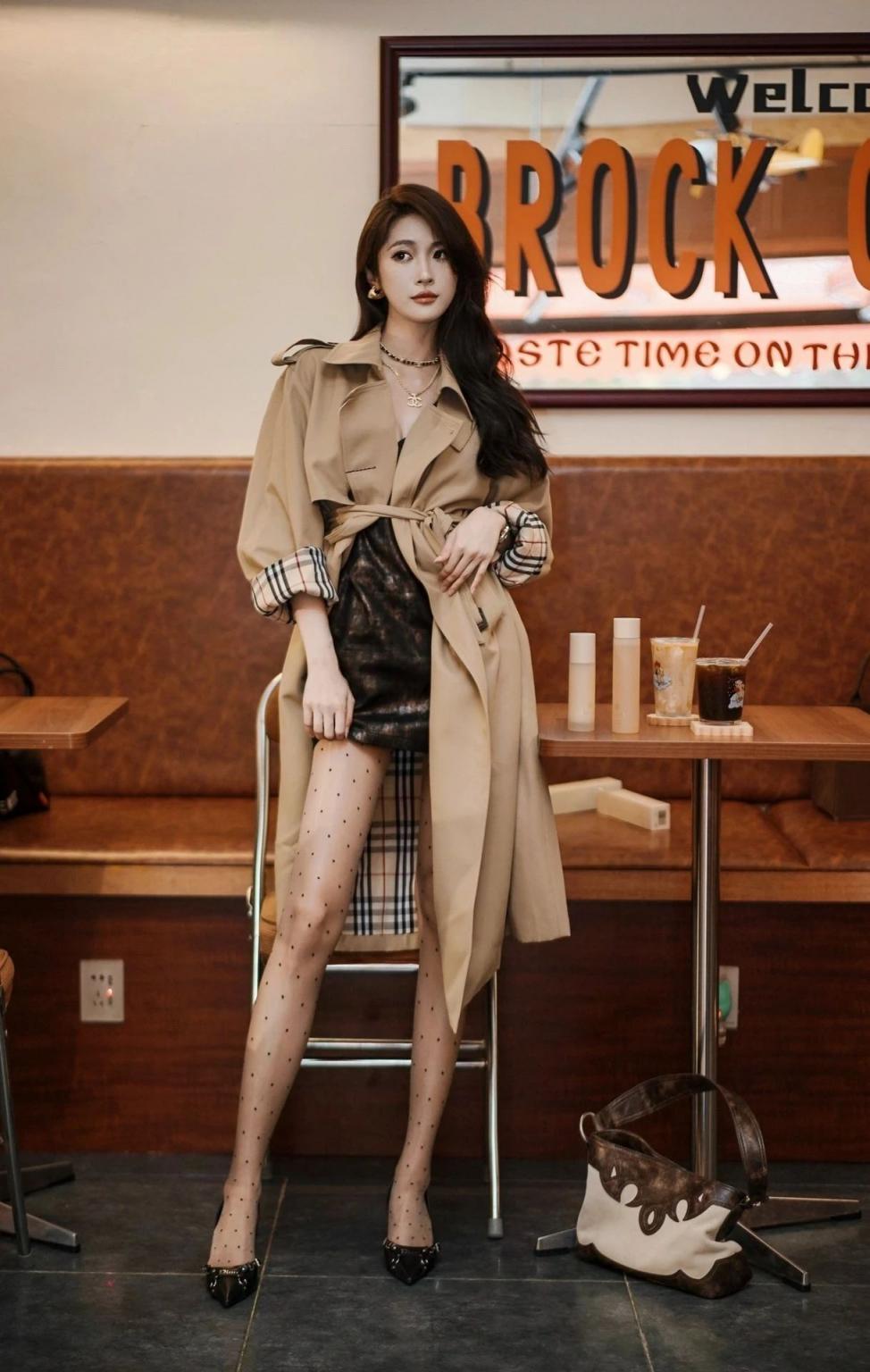 漂亮的小姐姐[56P]