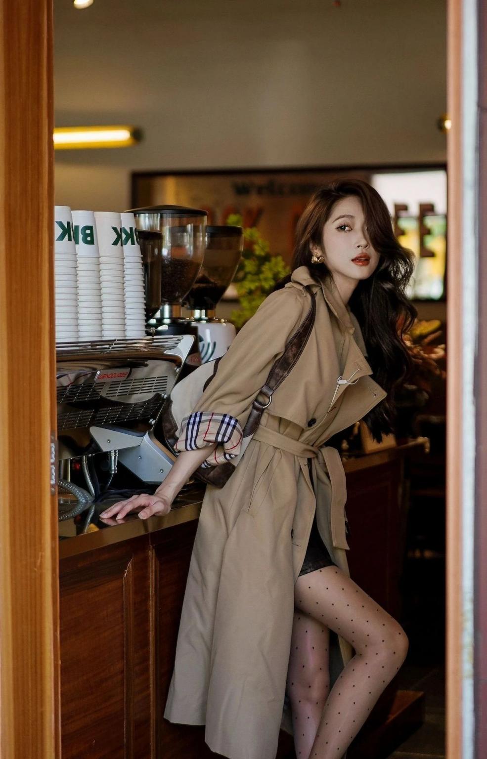 漂亮的小姐姐[56P]