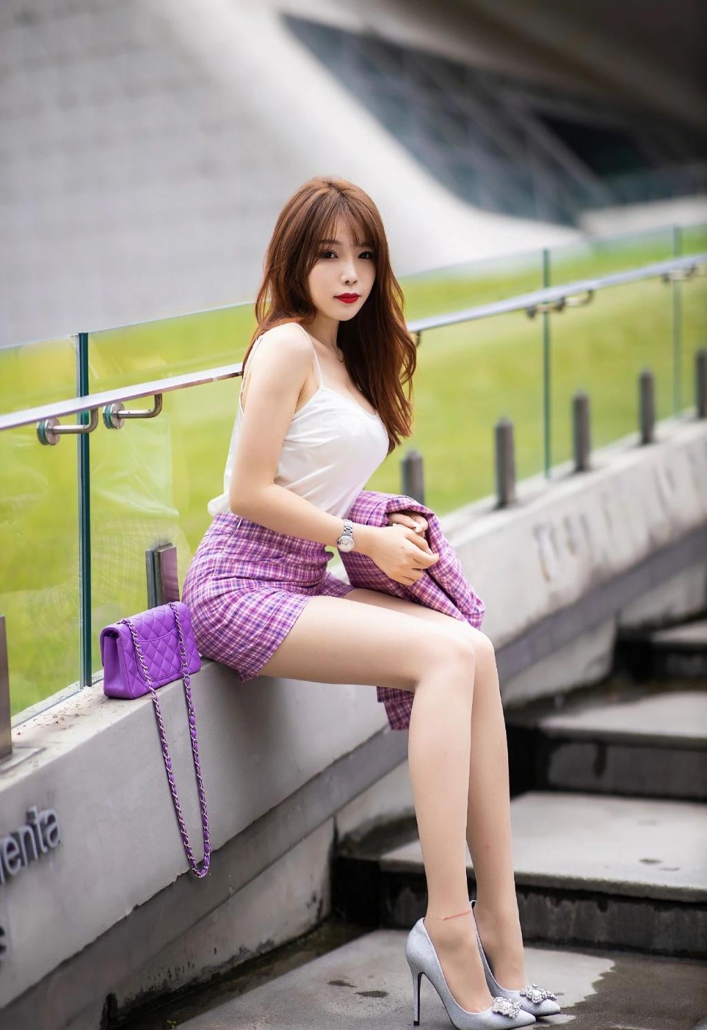 漂亮的小姐姐[56P]