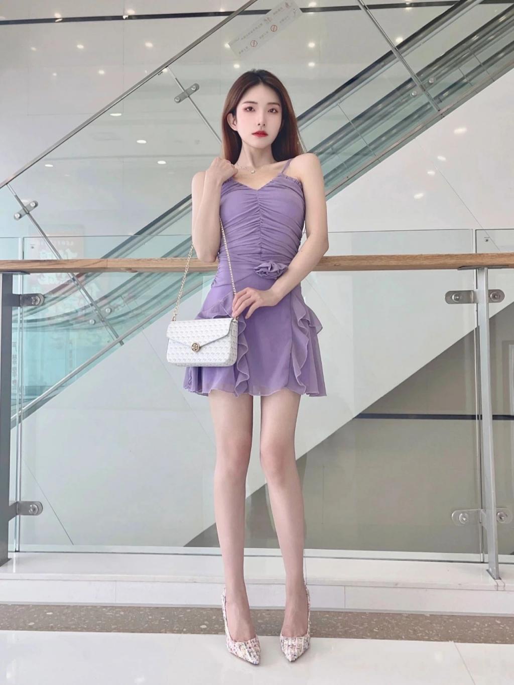 漂亮的小姐姐[56P]