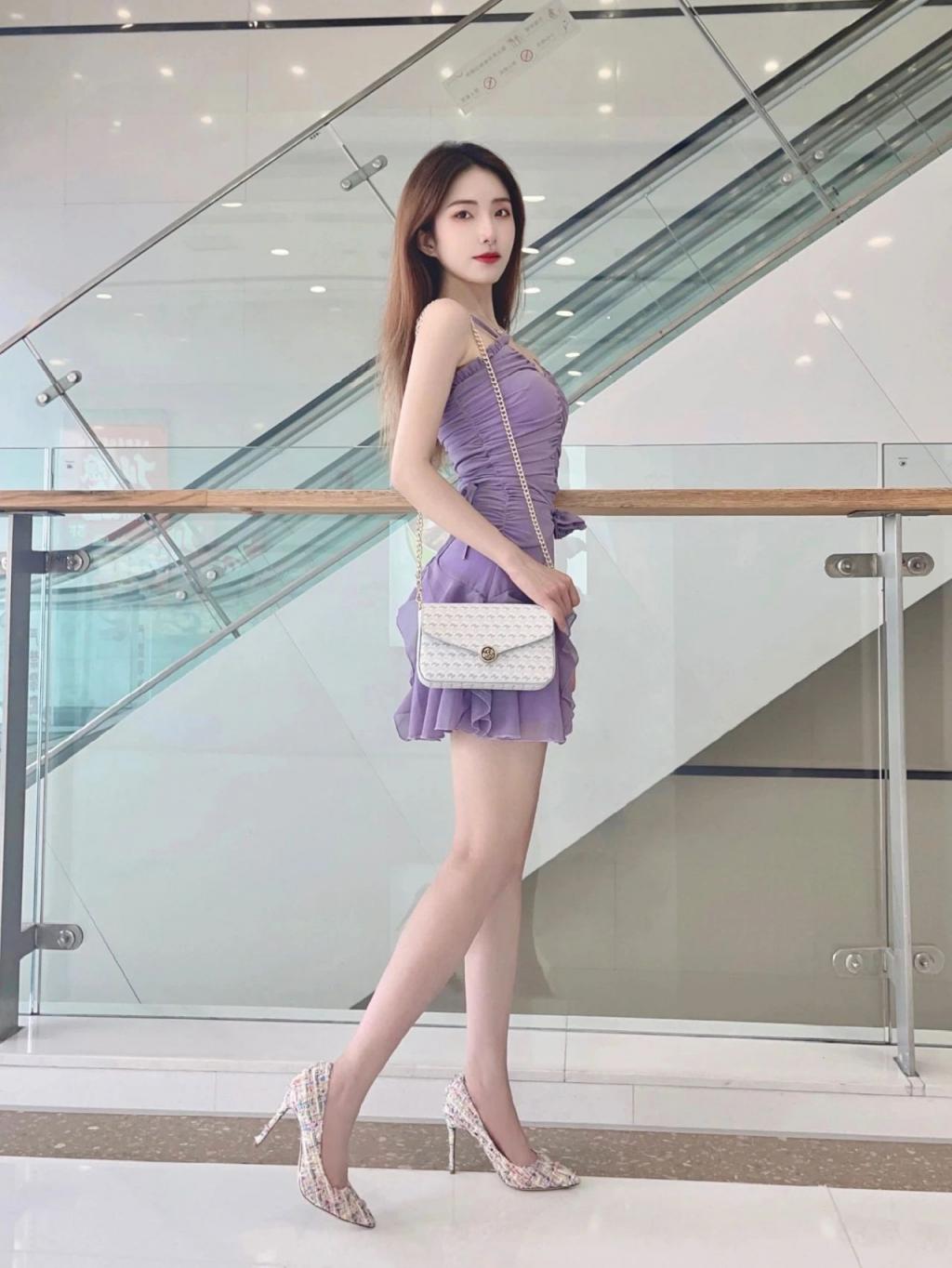 漂亮的小姐姐[56P]