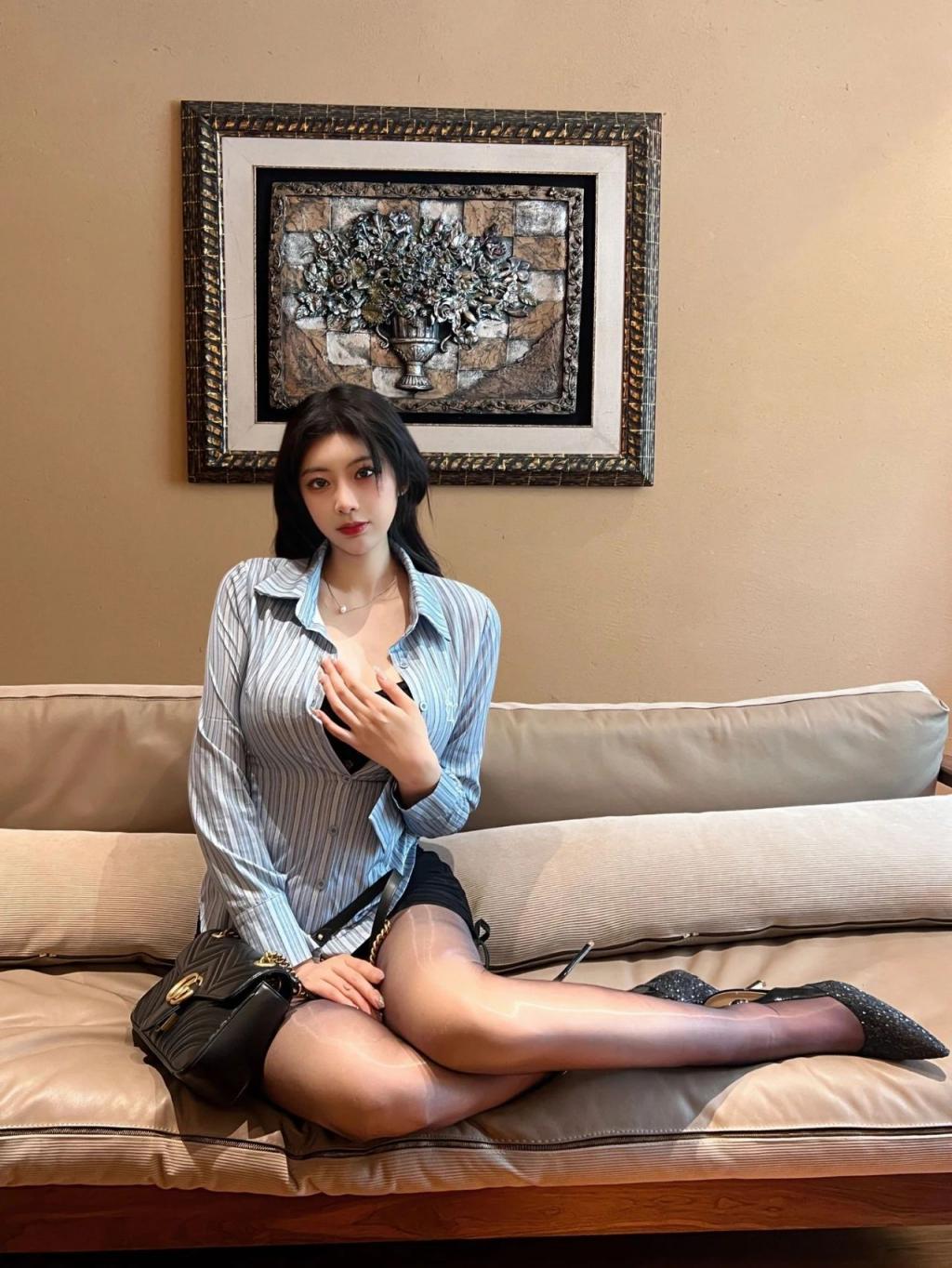 漂亮的小姐姐[56P]