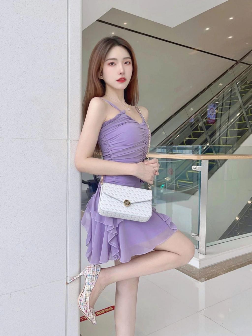 漂亮的小姐姐[56P]