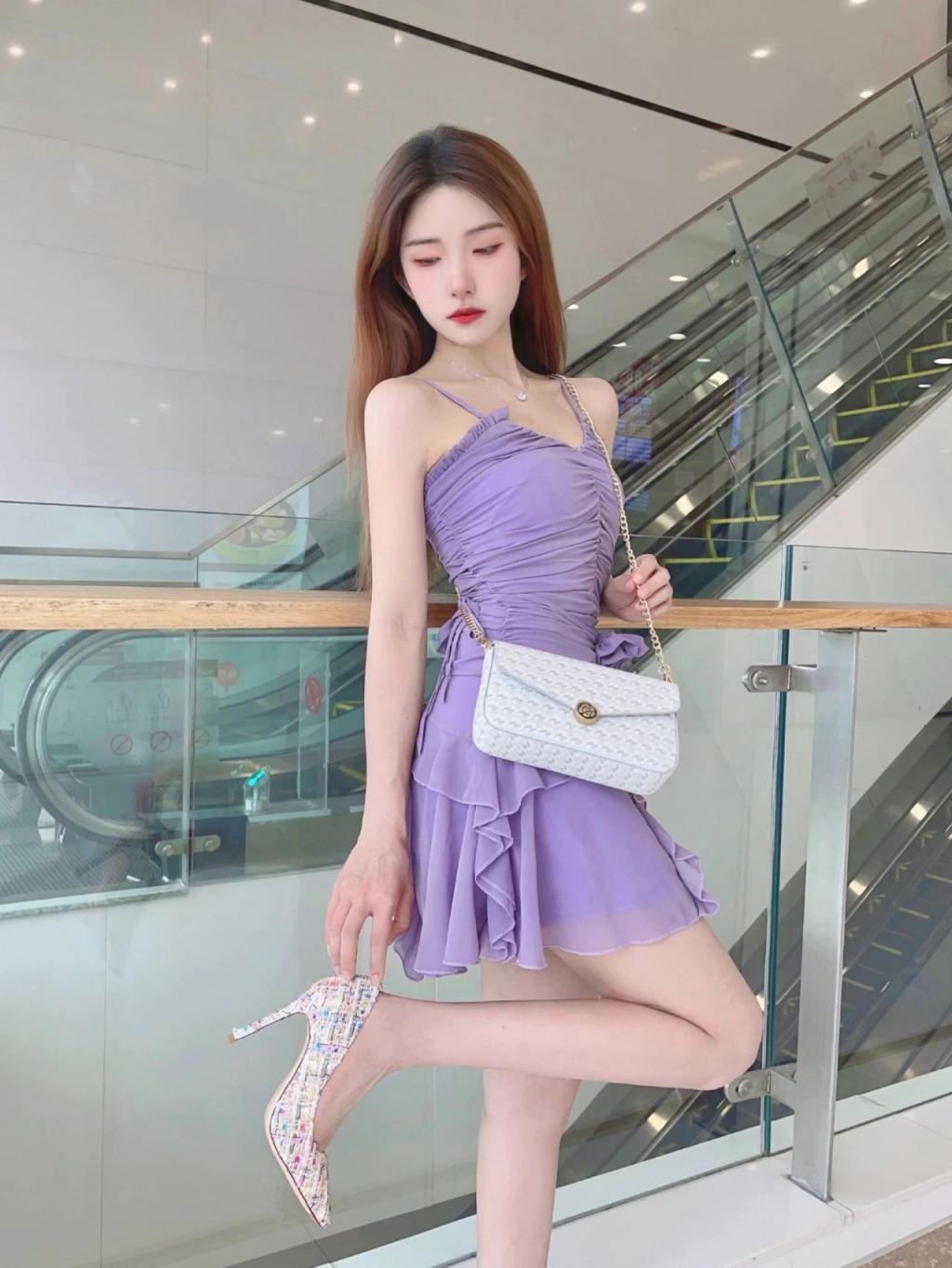 漂亮的小姐姐[56P]