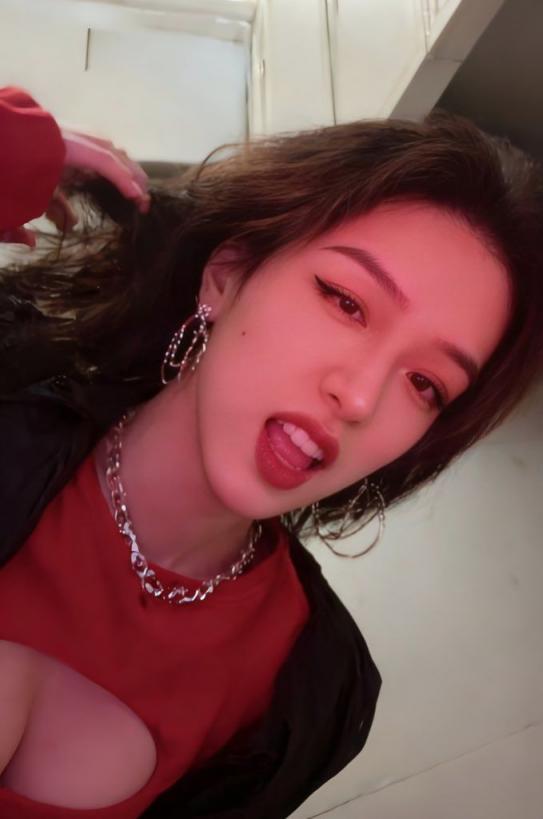 少妇美丽诱惑肉体合集写真