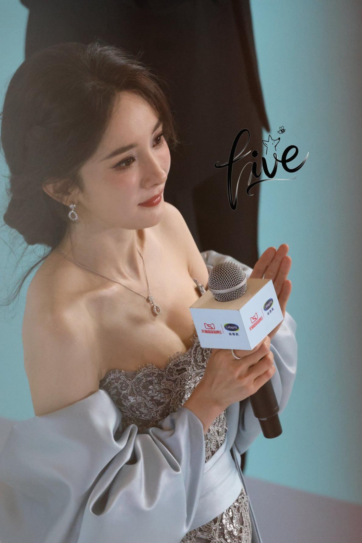 少妇美丽诱惑肉体合集写真