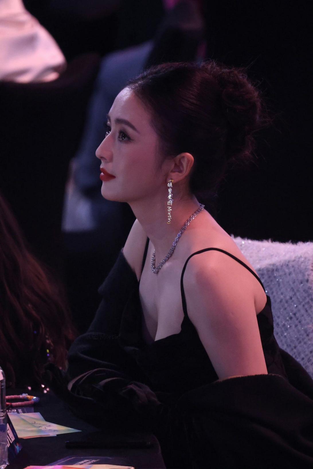 少妇美丽诱惑肉体合集写真