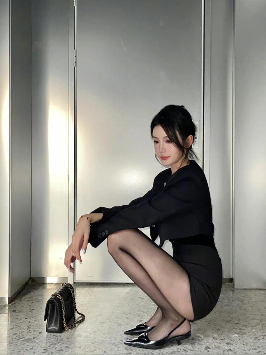 包臀裙黑丝大长腿