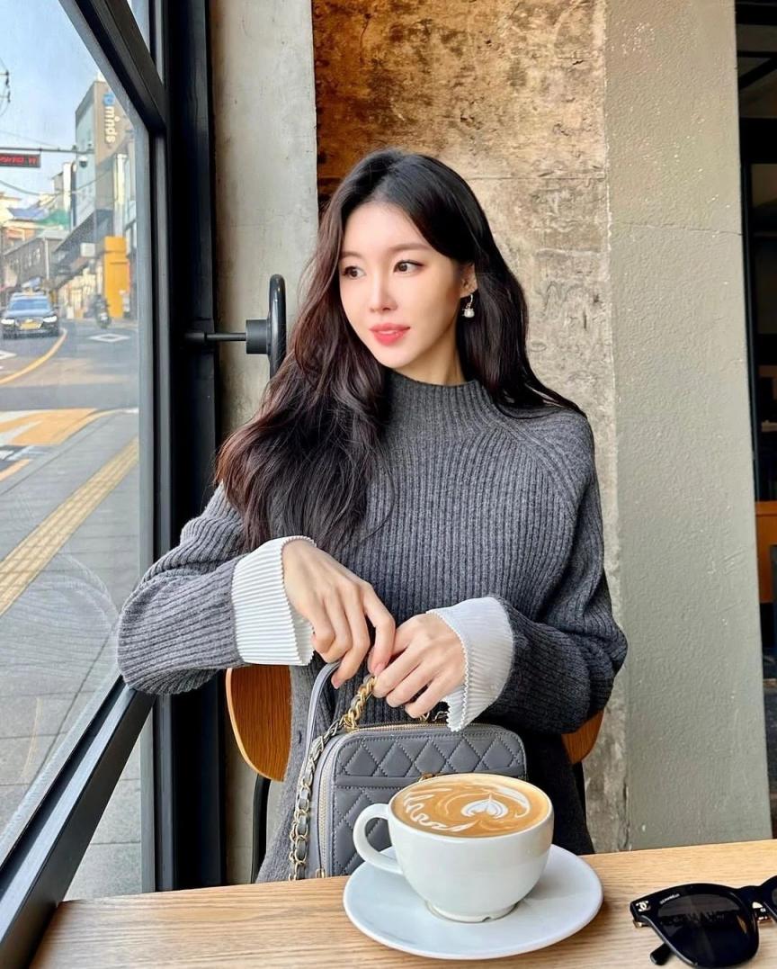 包臀裙黑丝大长腿