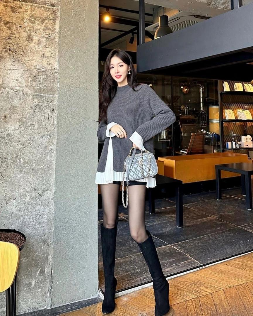 包臀裙黑丝大长腿