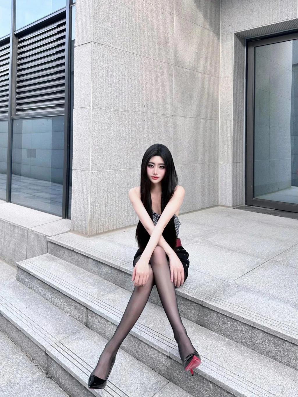 包臀裙黑丝大长腿