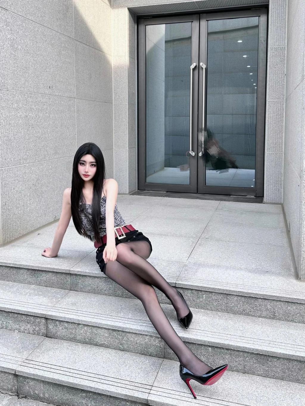 包臀裙黑丝大长腿