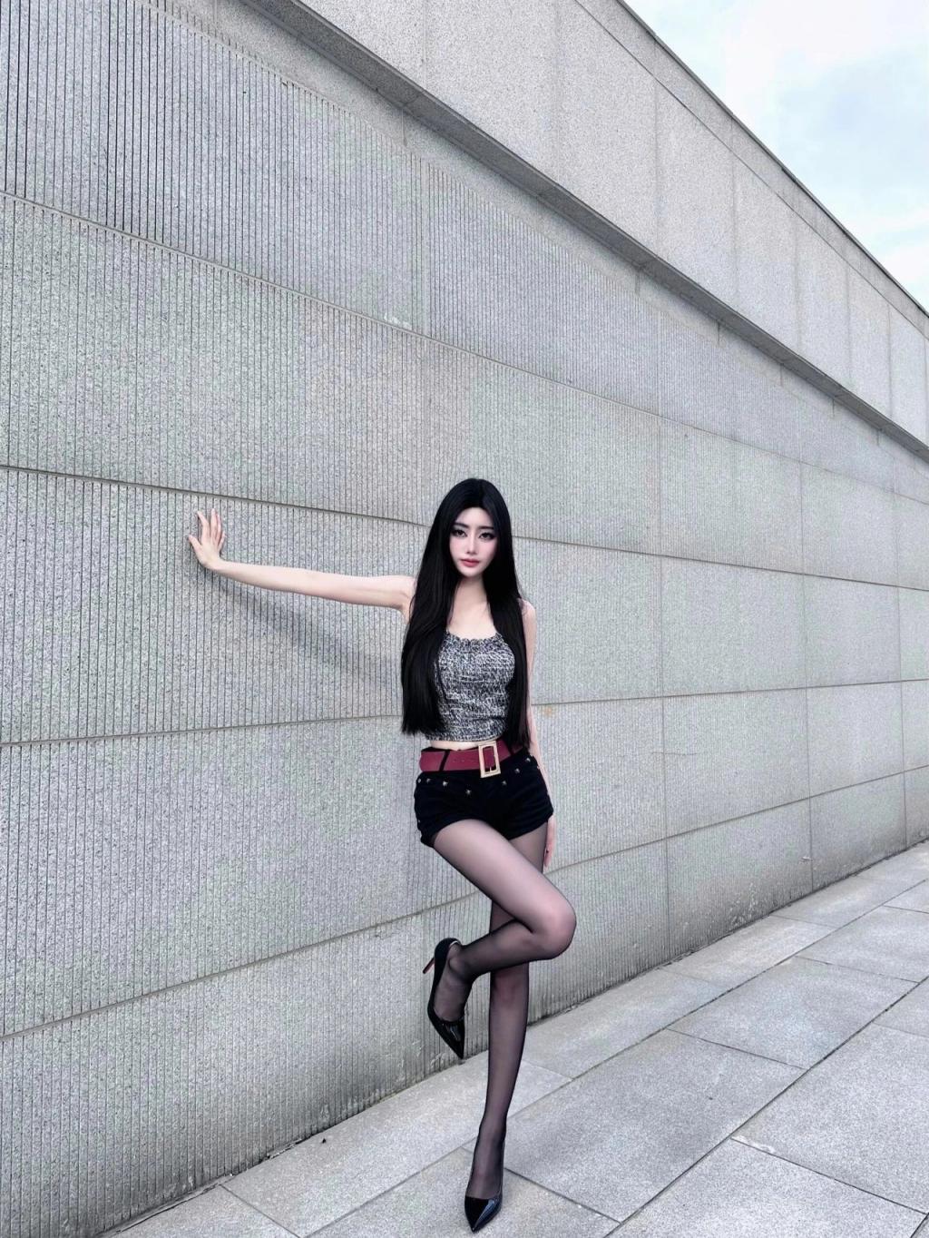 包臀裙黑丝大长腿