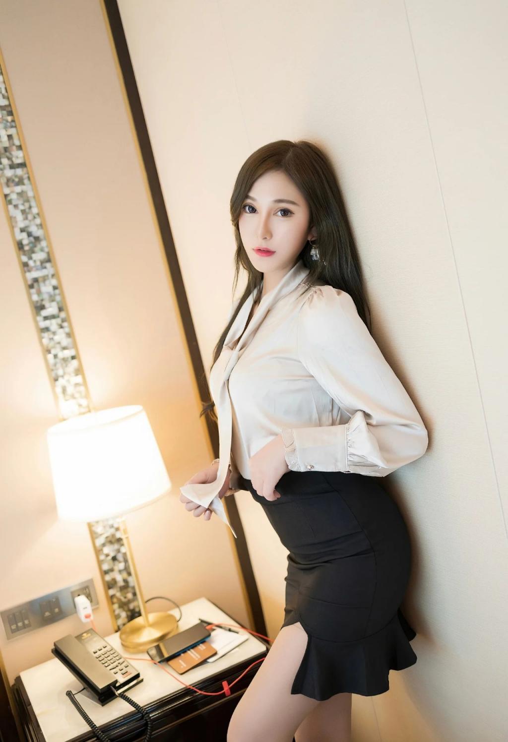 曲线婀娜，满屏肉丝大长腿