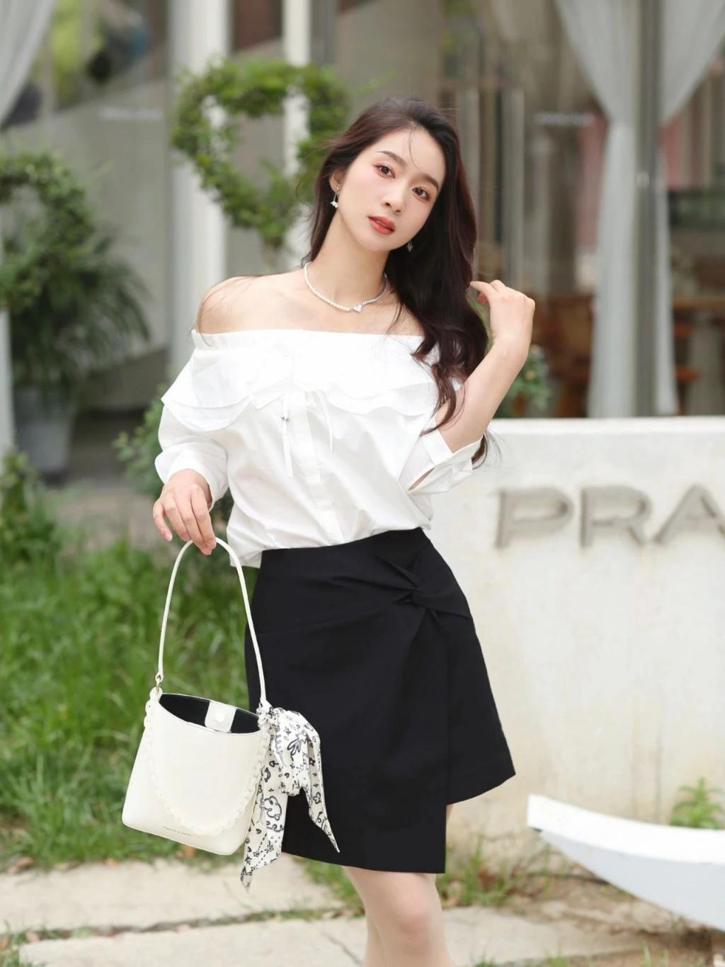 曲线婀娜，满屏肉丝大长腿