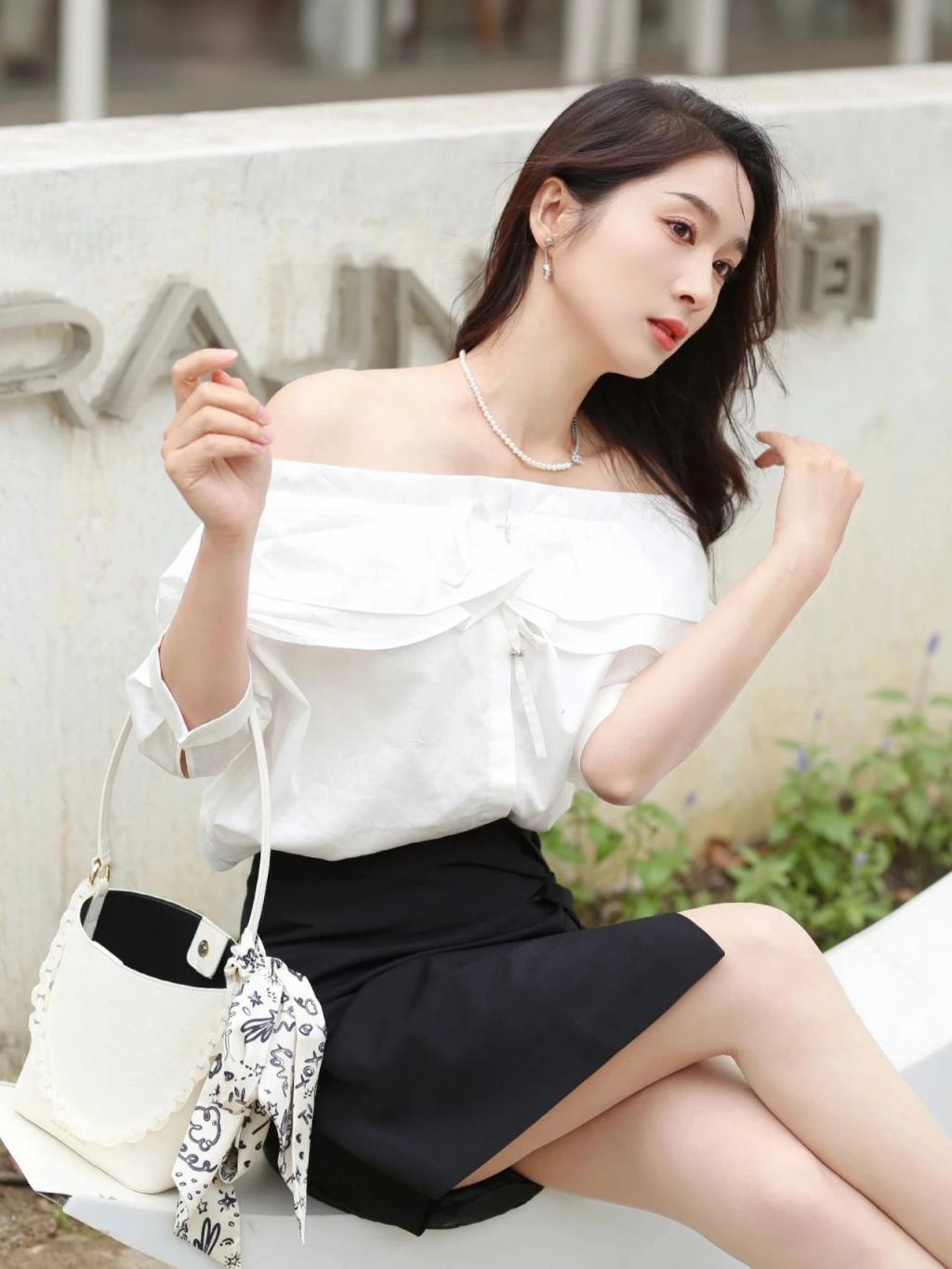 曲线婀娜，满屏肉丝大长腿