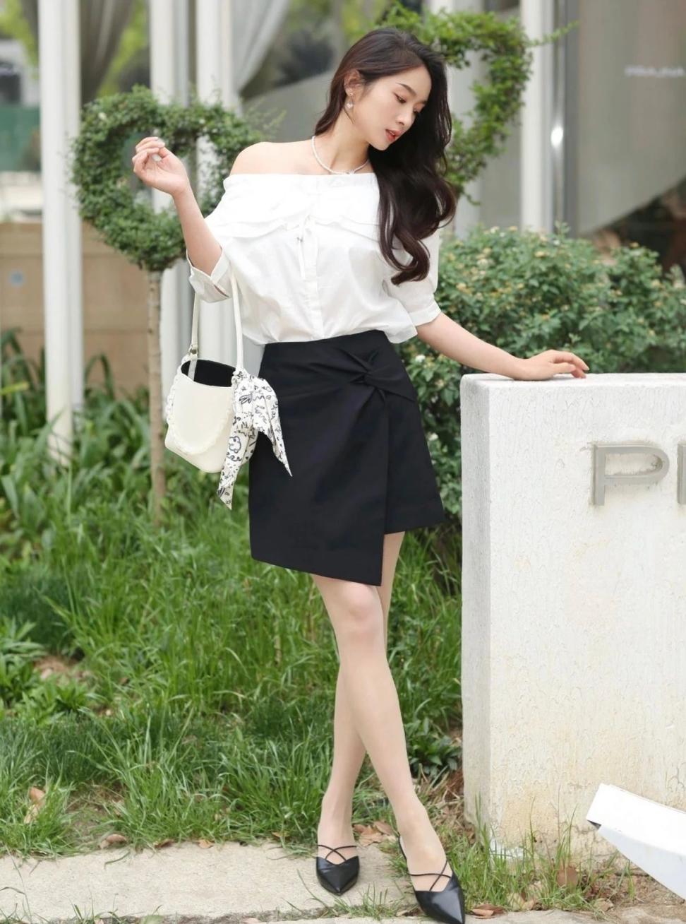 曲线婀娜，满屏肉丝大长腿