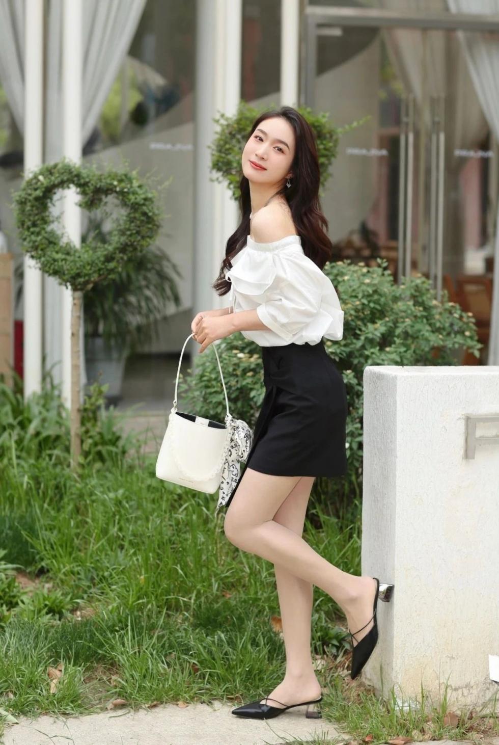 曲线婀娜，满屏肉丝大长腿