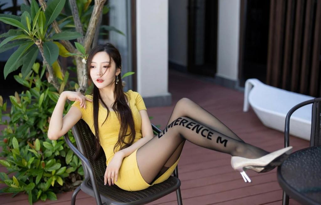 曲线婀娜，满屏肉丝大长腿