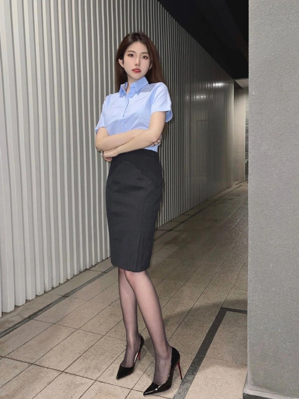 曲线婀娜，满屏肉丝大长腿