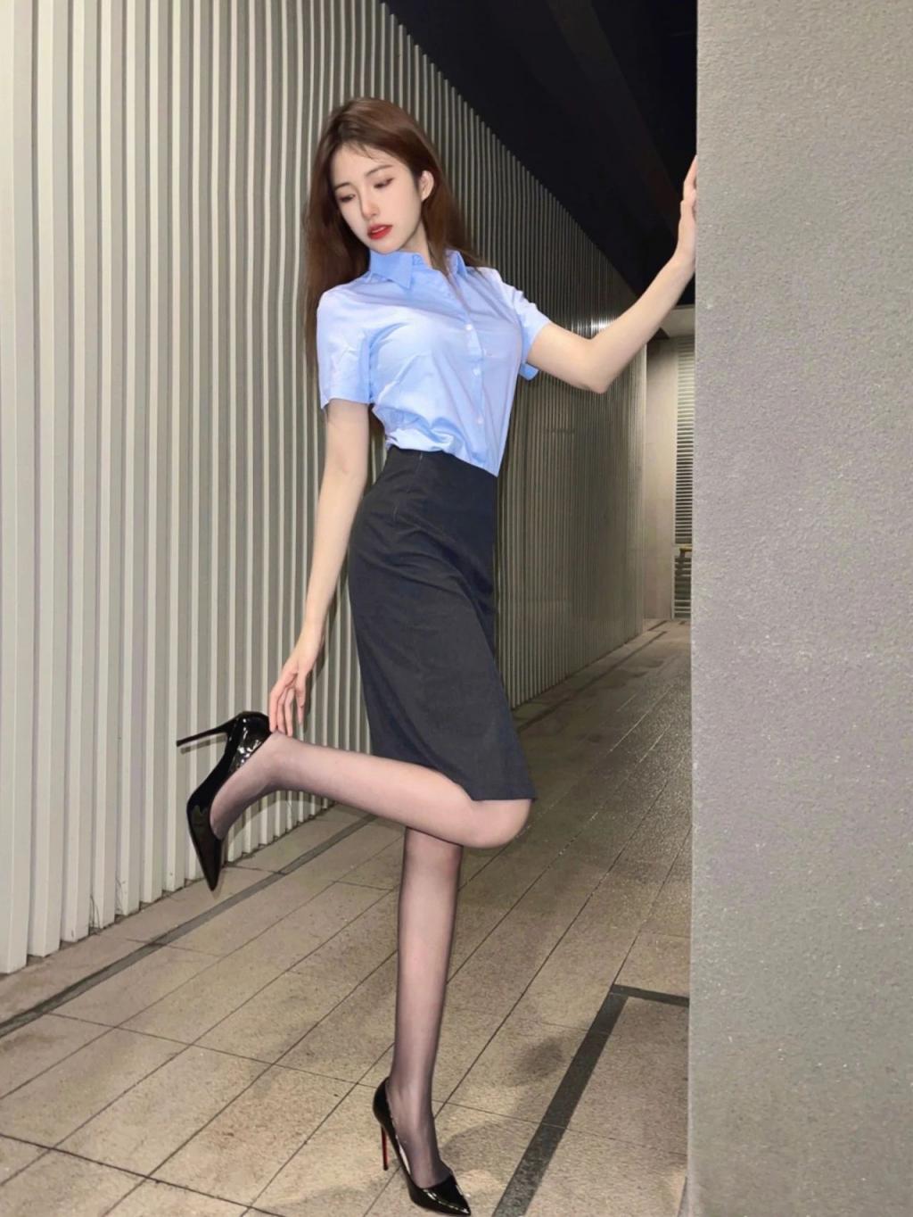 曲线婀娜，满屏肉丝大长腿