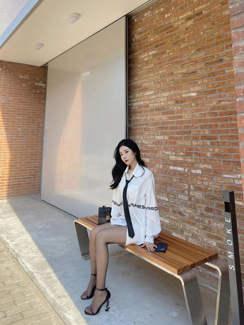 曲线婀娜，满屏肉丝大长腿