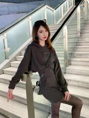 包臀裙黑丝大长腿