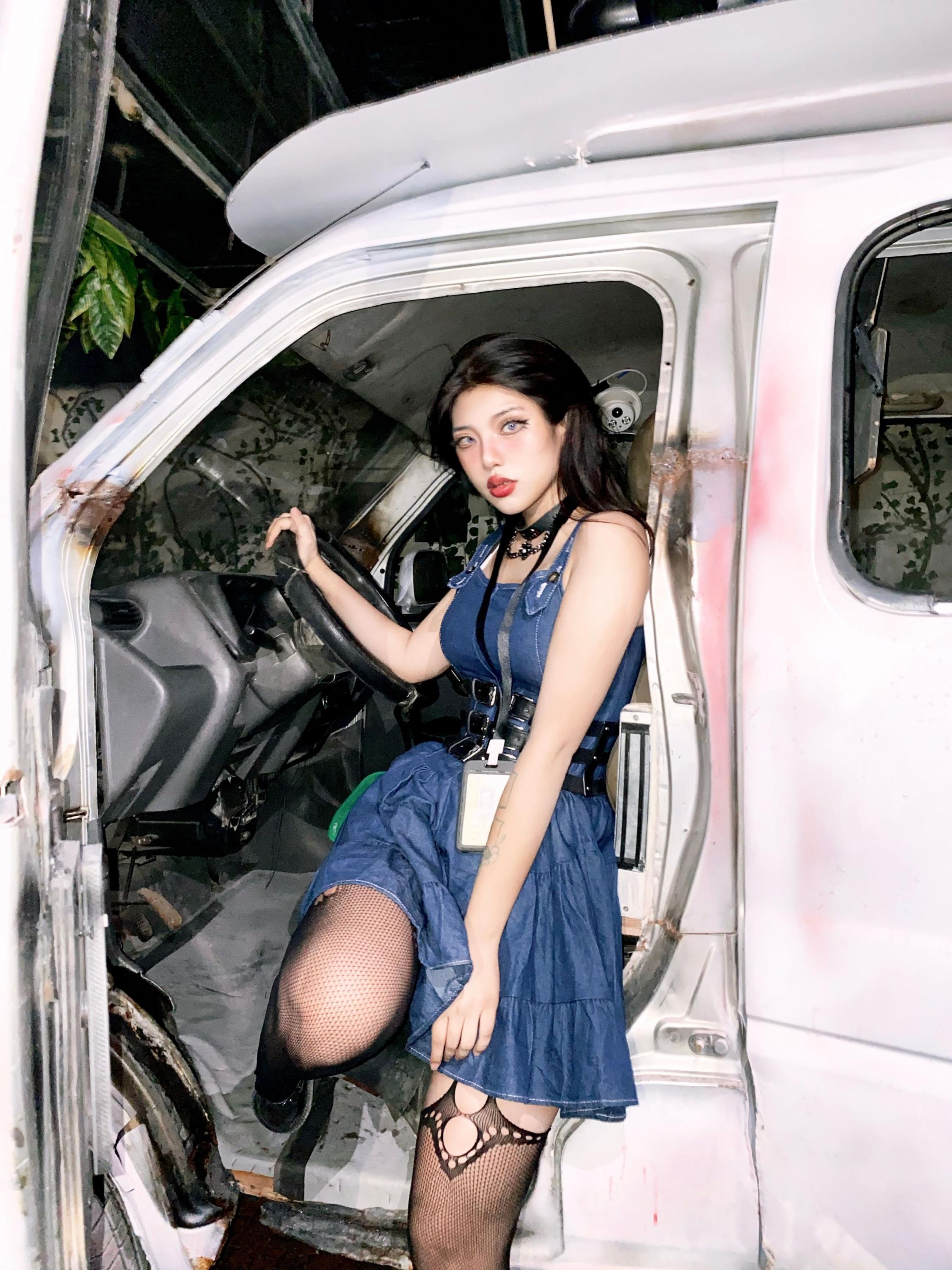 翘臀杨柳腰风情写真[20251228]