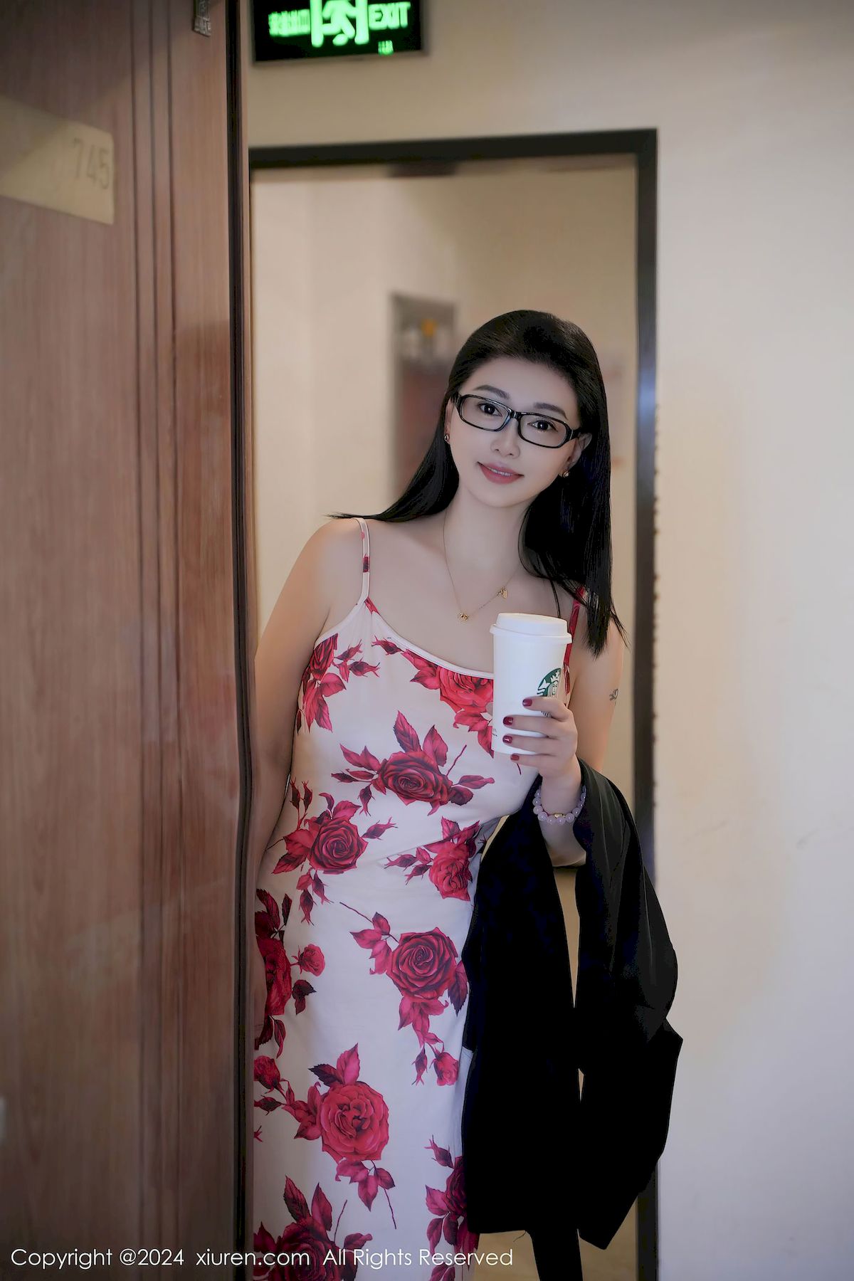 模特雅茹老师碎花长裙