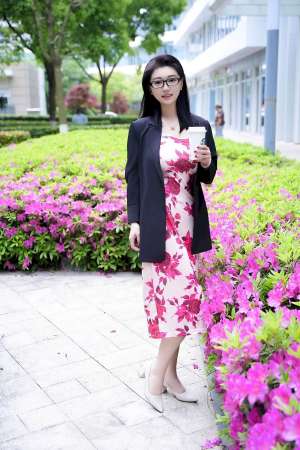 模特雅茹老师碎花长裙