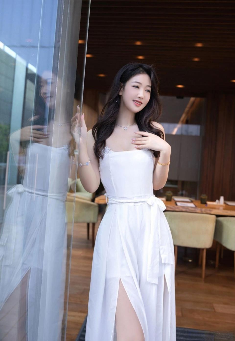 肤白貌美大长腿漂亮