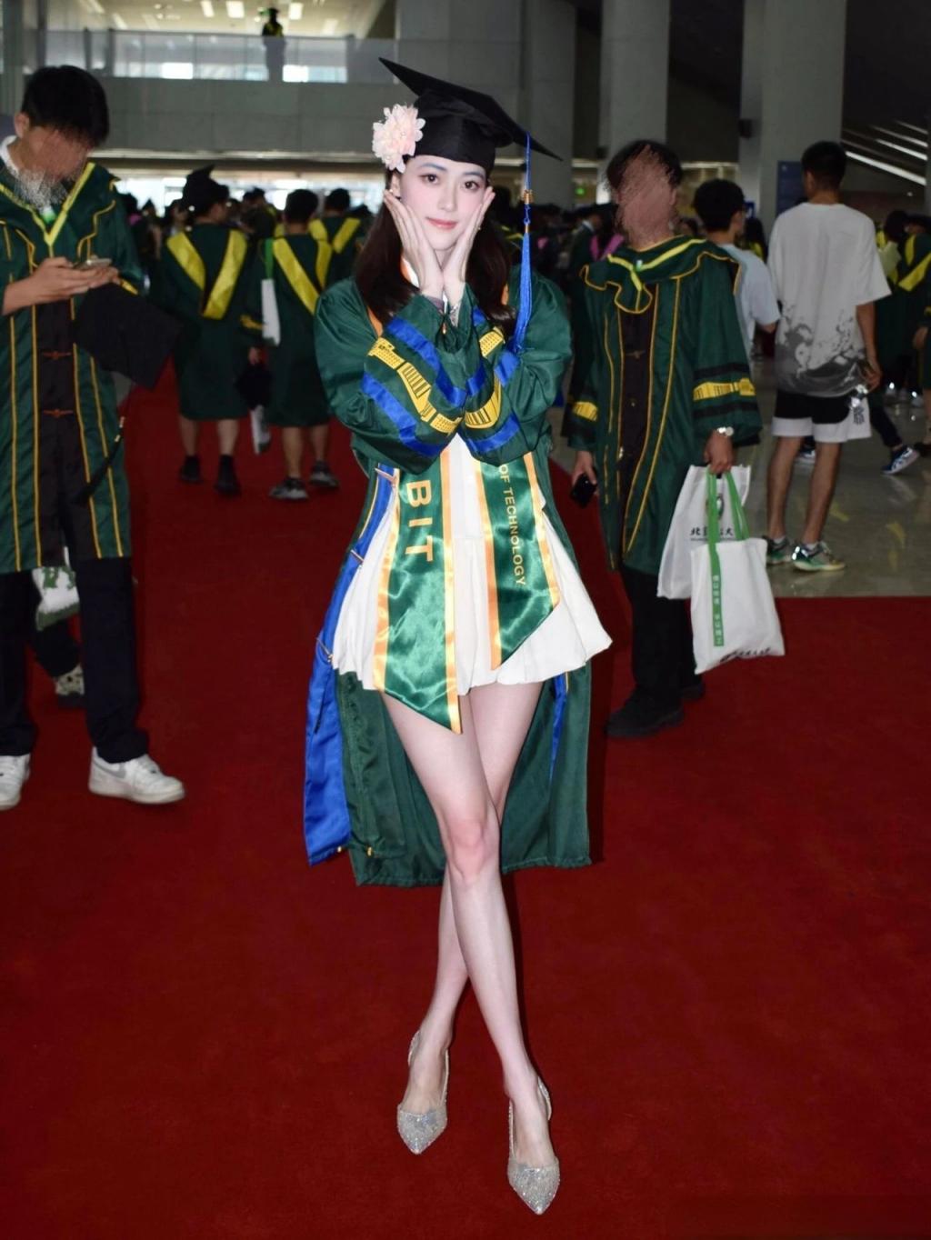 肤白貌美大长腿漂亮