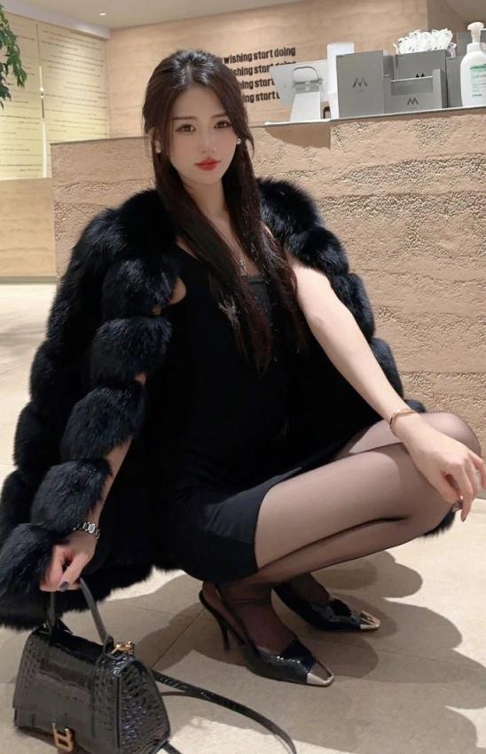 肤白貌美大长腿漂亮