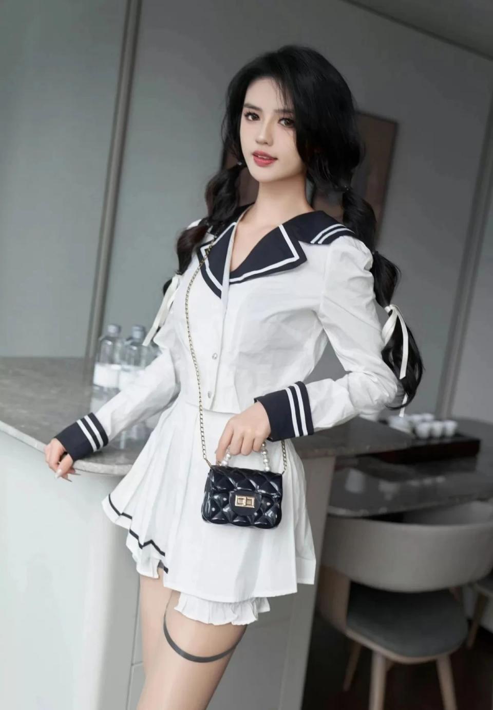 曼妙身材前凸后翘，太棒了