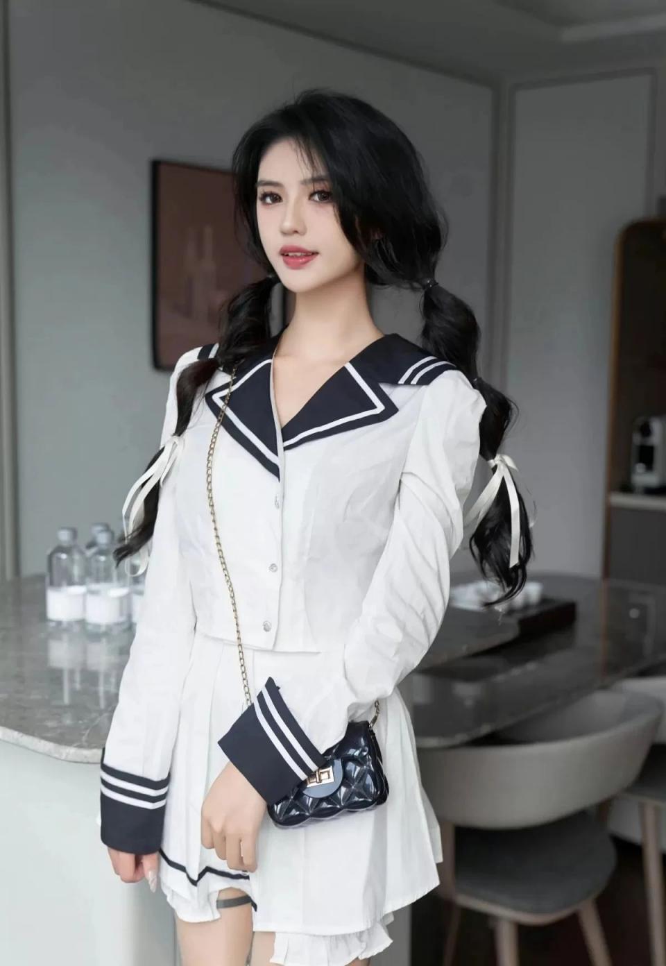 曼妙身材前凸后翘，太棒了