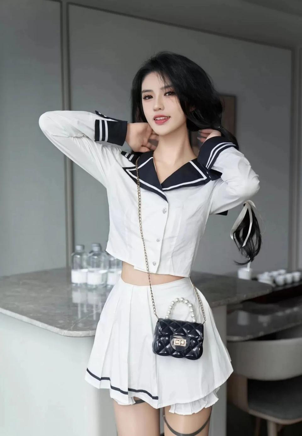 曼妙身材前凸后翘，太棒了