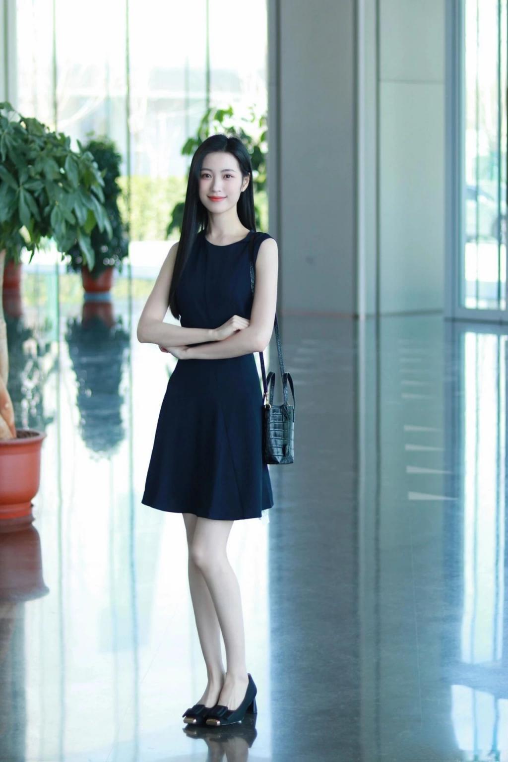 曼妙身材前凸后翘，太棒了